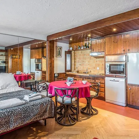 Charming And Typical Studio At The Heart Of - Welkeys Apartment